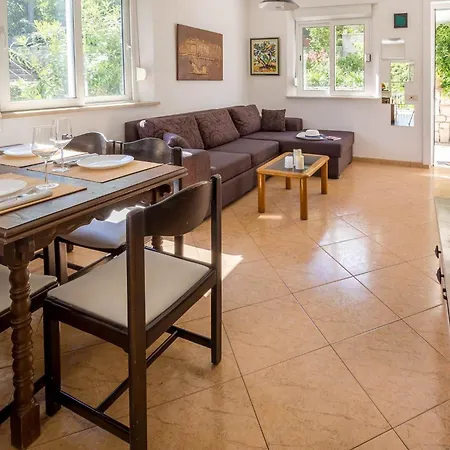 Karla - Two-bedroom With Sea View Apartment