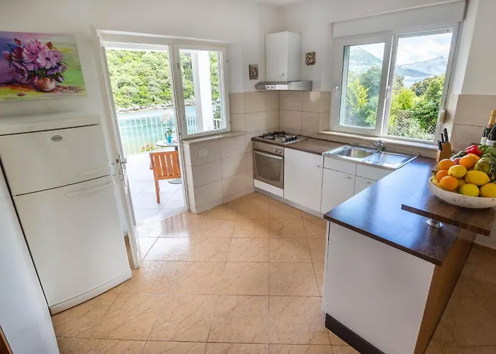 Karla - Two-bedroom With Sea View *