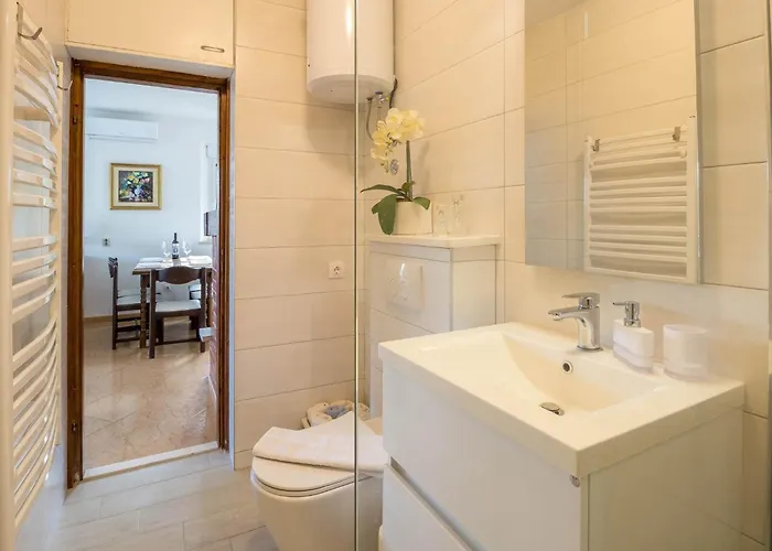 Karla - Two-bedroom With Sea View 公寓 *