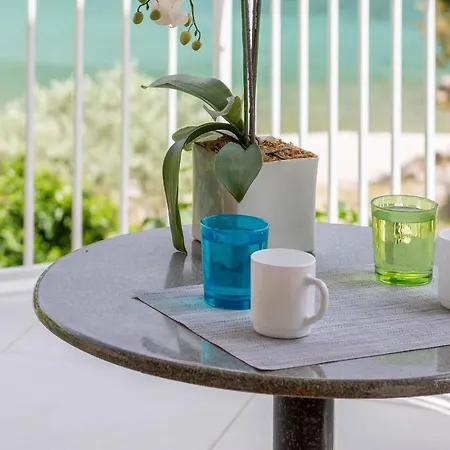 Karla - Two-bedroom With Sea View *