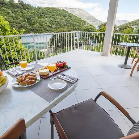 Karla - Two-bedroom With Sea View