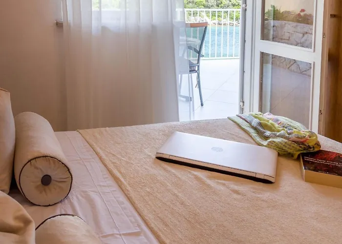Karla - Two-bedroom With Sea View Apartament *